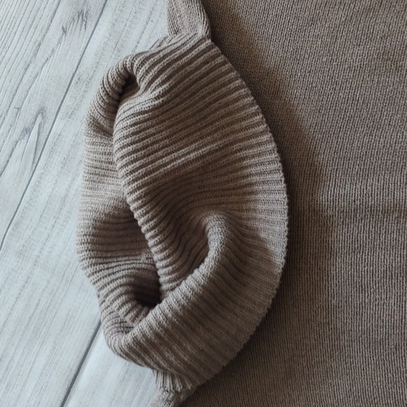 OLD NAVY SHORT SLEEVE COWL NECK BOXY SWEATER - Picture 4 of 8